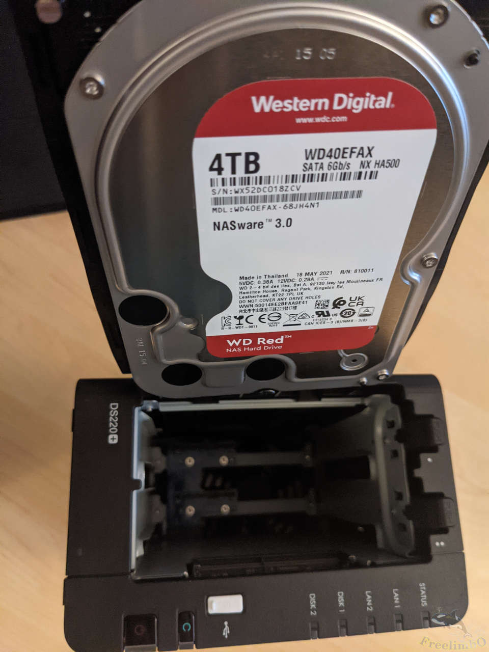 DS220plus_install_HDD.jpg